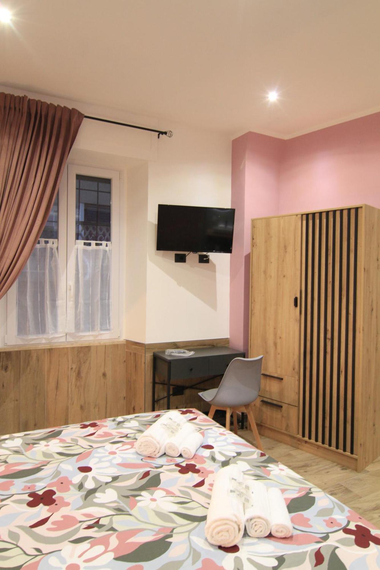Helle Hus Guest House - 200M From Piazza Bologna Metro And 10 Minutes From The Colosseum Exterior photo