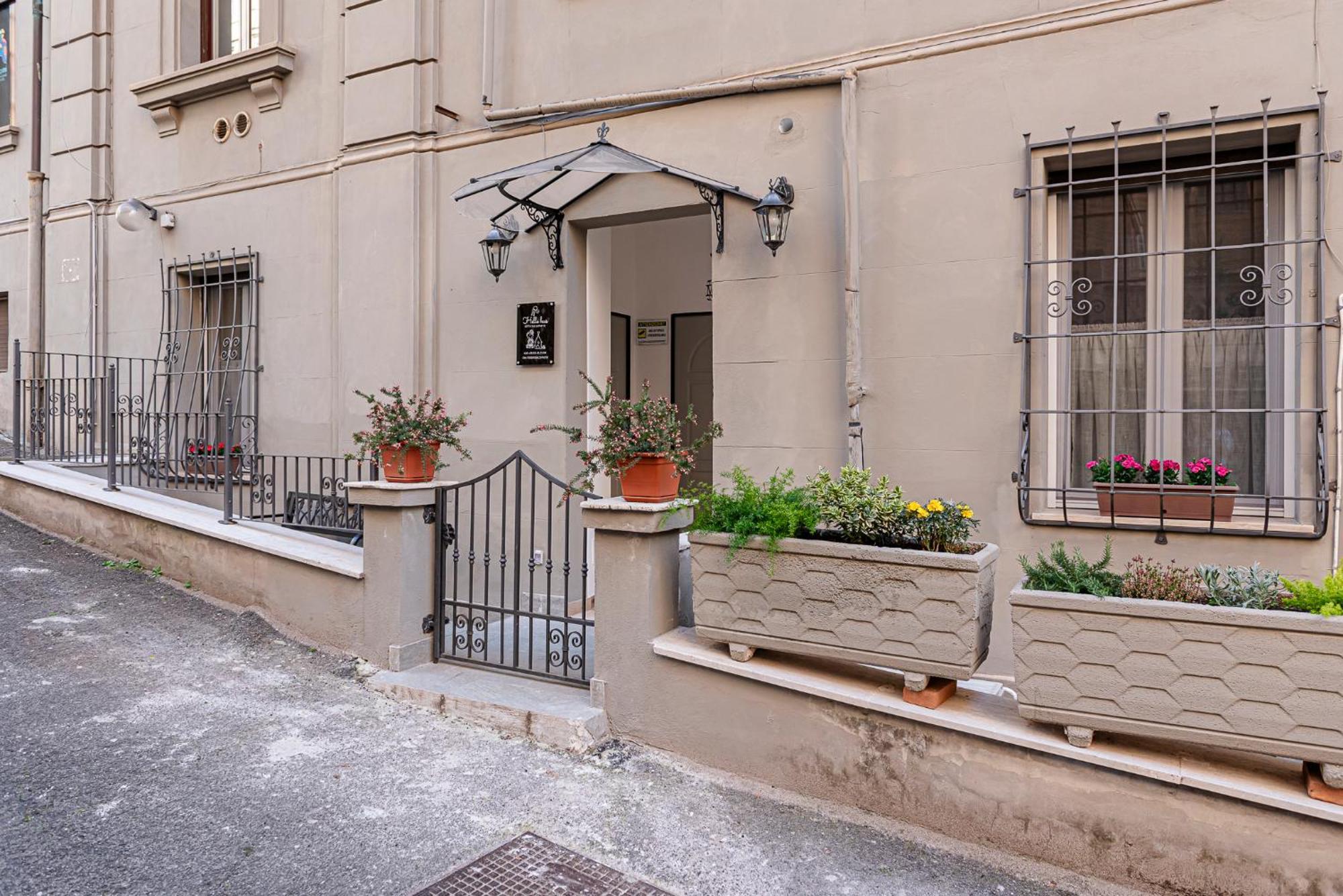 Helle Hus Guest House - 200M From Piazza Bologna Metro And 10 Minutes From The Colosseum Exterior photo