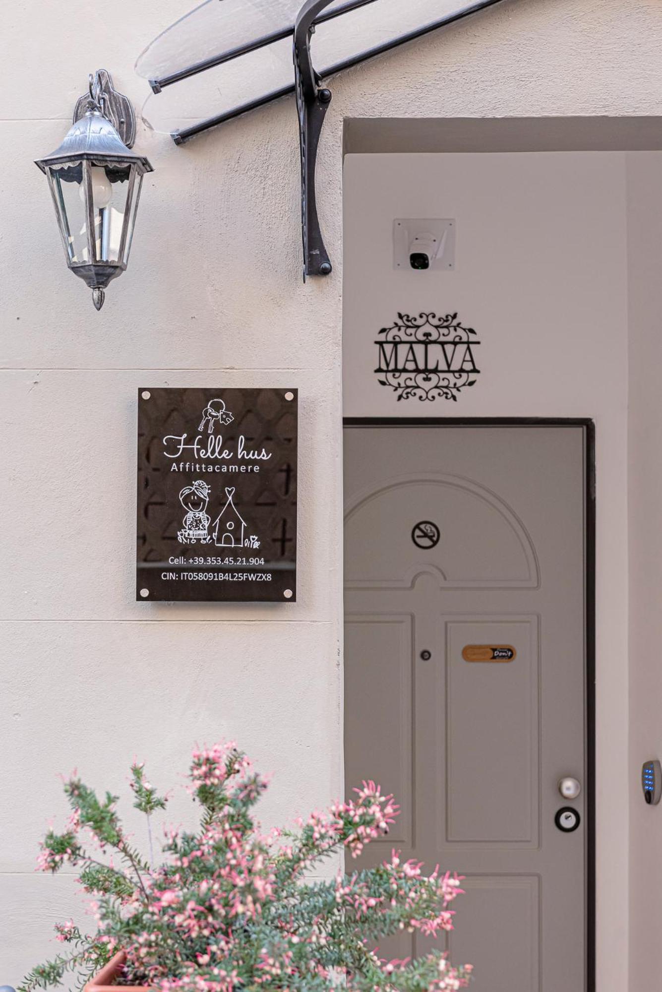 Helle Hus Guest House - 200M From Piazza Bologna Metro And 10 Minutes From The Colosseum Exterior photo