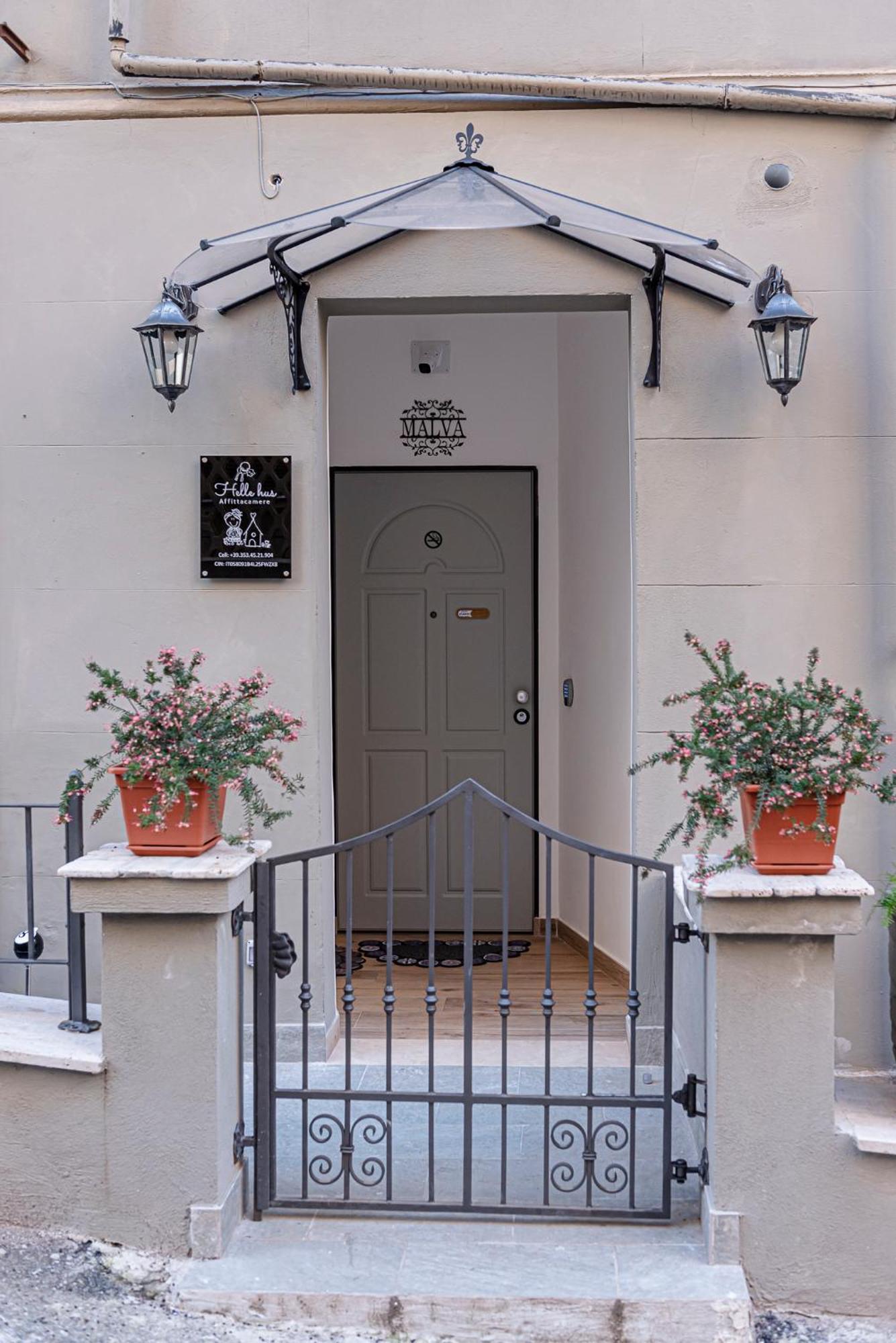 Helle Hus Guest House - 200M From Piazza Bologna Metro And 10 Minutes From The Colosseum Exterior photo